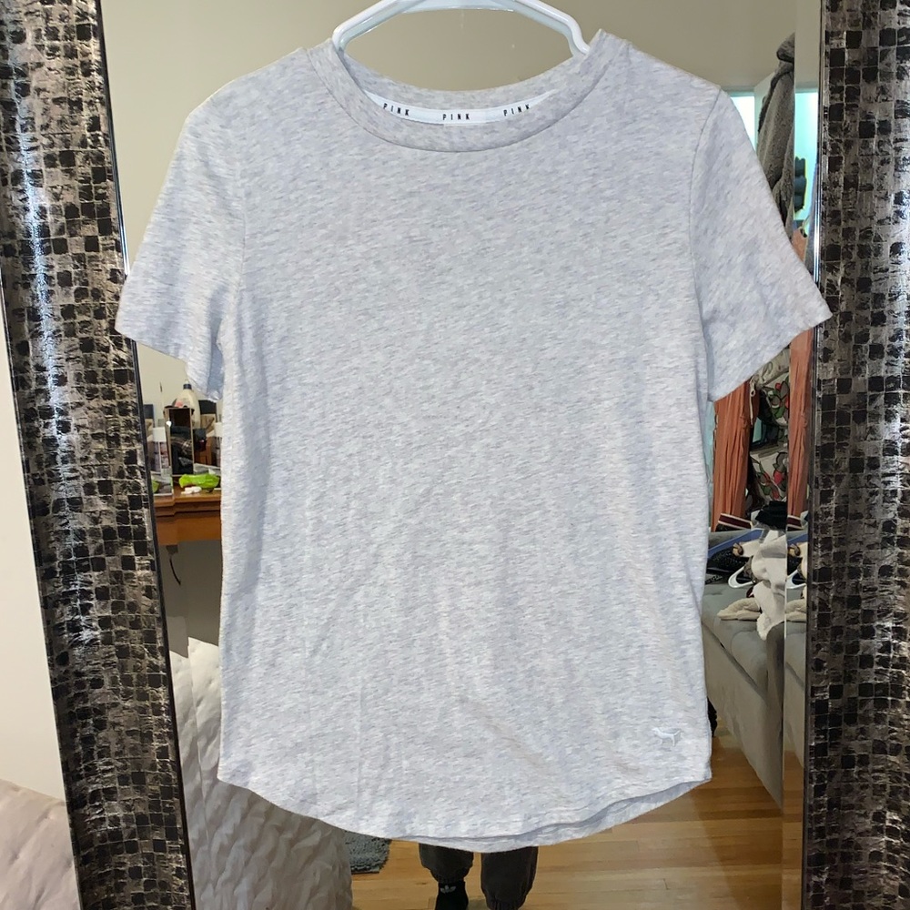 pink tshirt